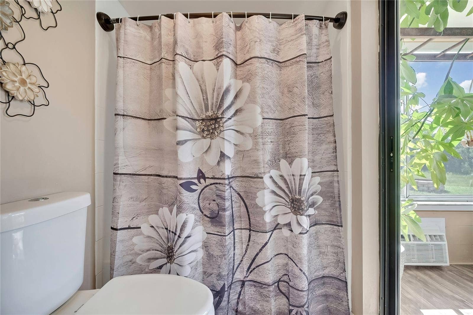 8098 SHORECREST COURT, Spring Hill, FL 34606 Guest Bathroom