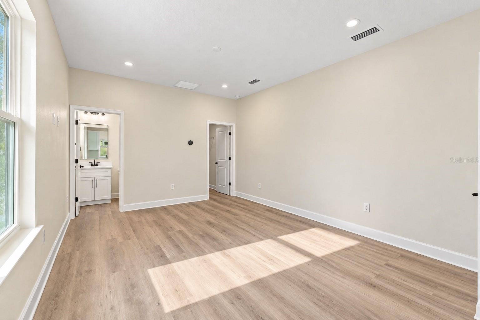 12014 SAPPHIRE DRIVE, Spring Hill, FL 34609 full suite