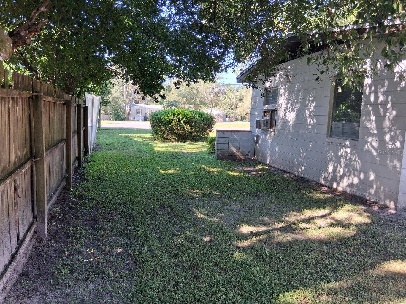 10052 LAKE DRIVE, New Port Richey, FL 34654 Side yard