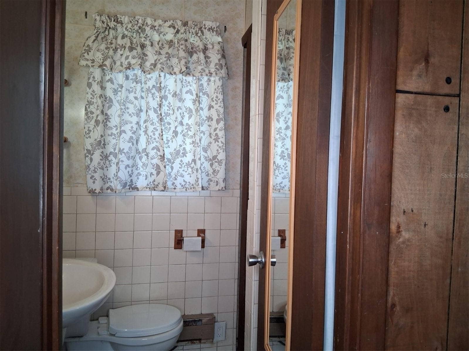 10052 LAKE DRIVE, New Port Richey, FL 34654 Bathroom