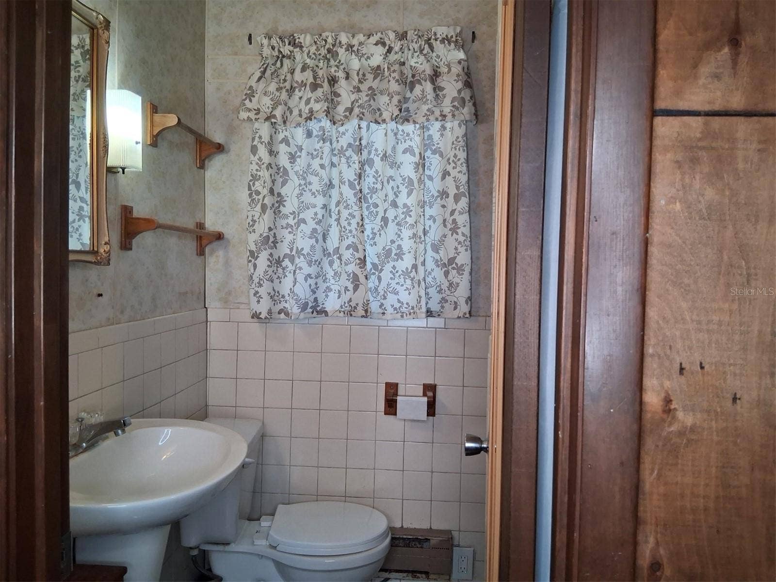 10052 LAKE DRIVE, New Port Richey, FL 34654 Bathroom