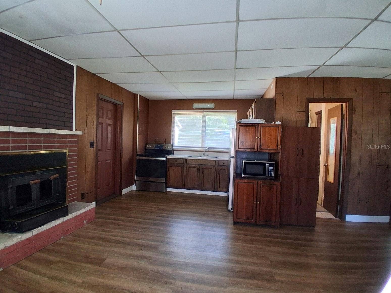 10052 LAKE DRIVE, New Port Richey, FL 34654 Great room & kitchen