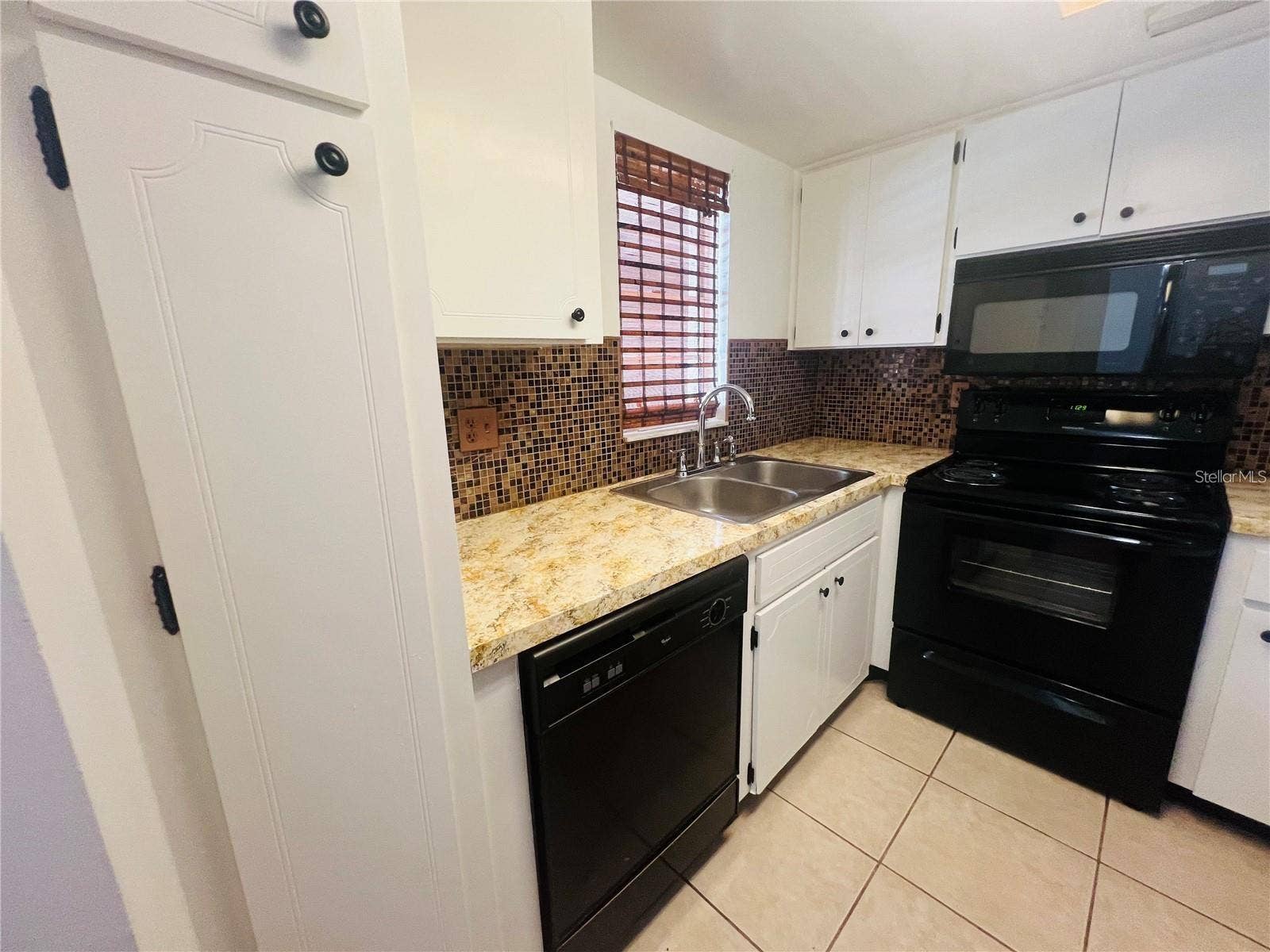 5245 AMULET DRIVE, #207, New Port Richey, FL 34652 KITCHEN