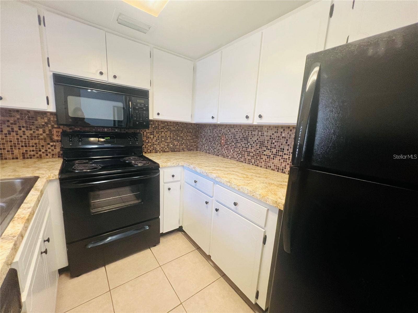 5245 AMULET DRIVE, #207, New Port Richey, FL 34652 KITCHEN