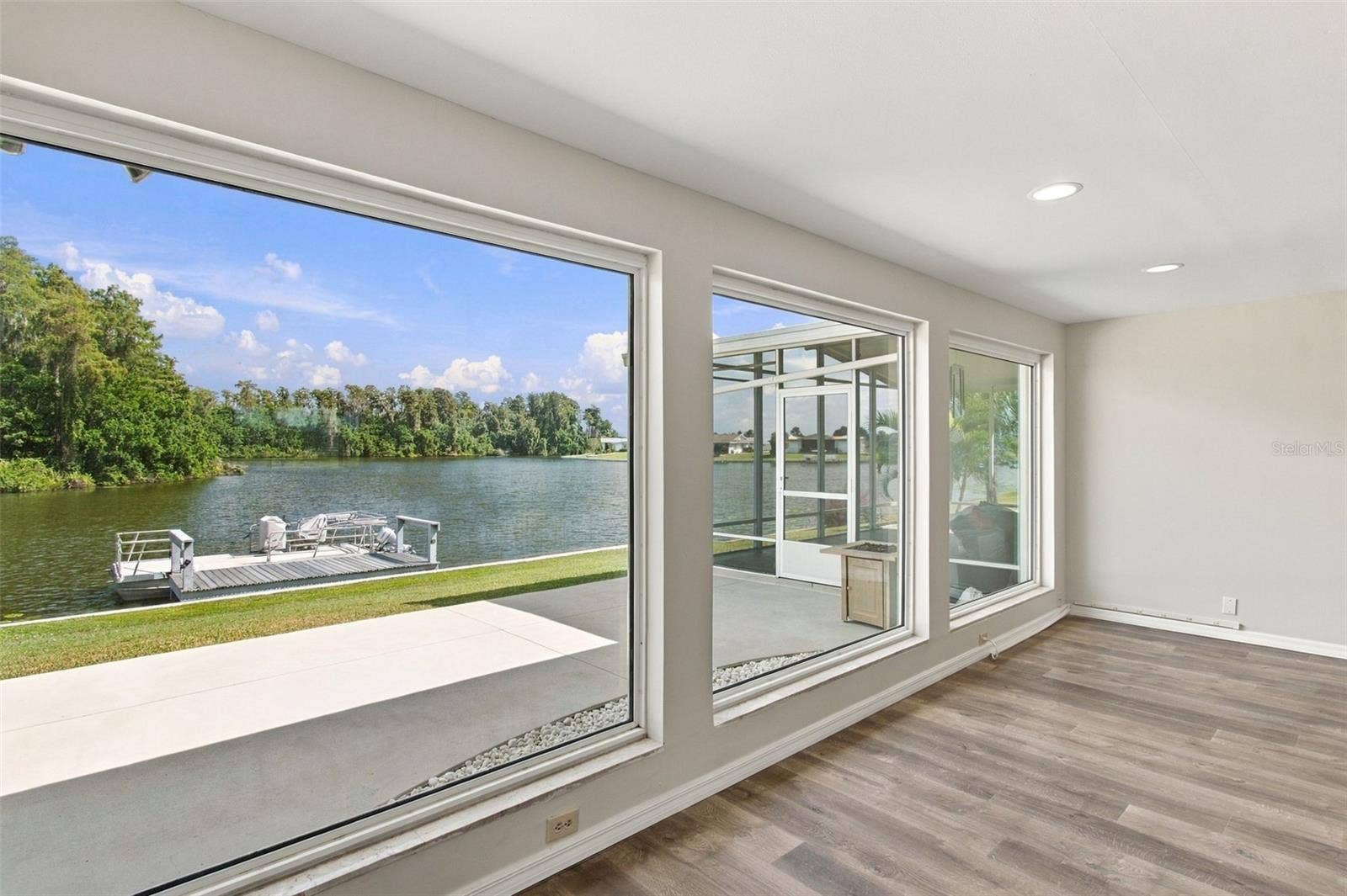 1615 BUNKER HILL DRIVE, Sun City Center, FL 33573 Family room windows