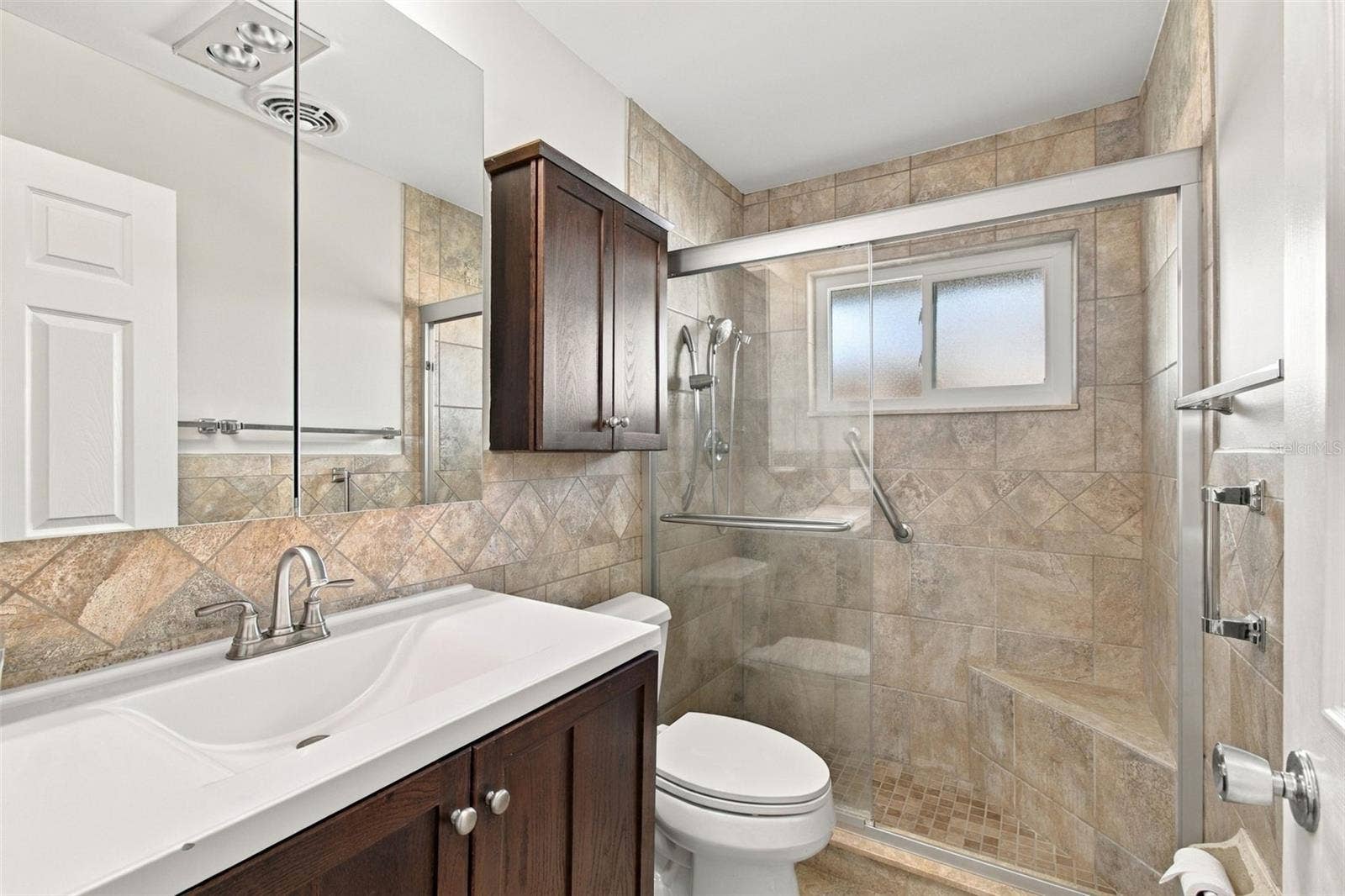 1615 BUNKER HILL DRIVE, Sun City Center, FL 33573 en-suite bath