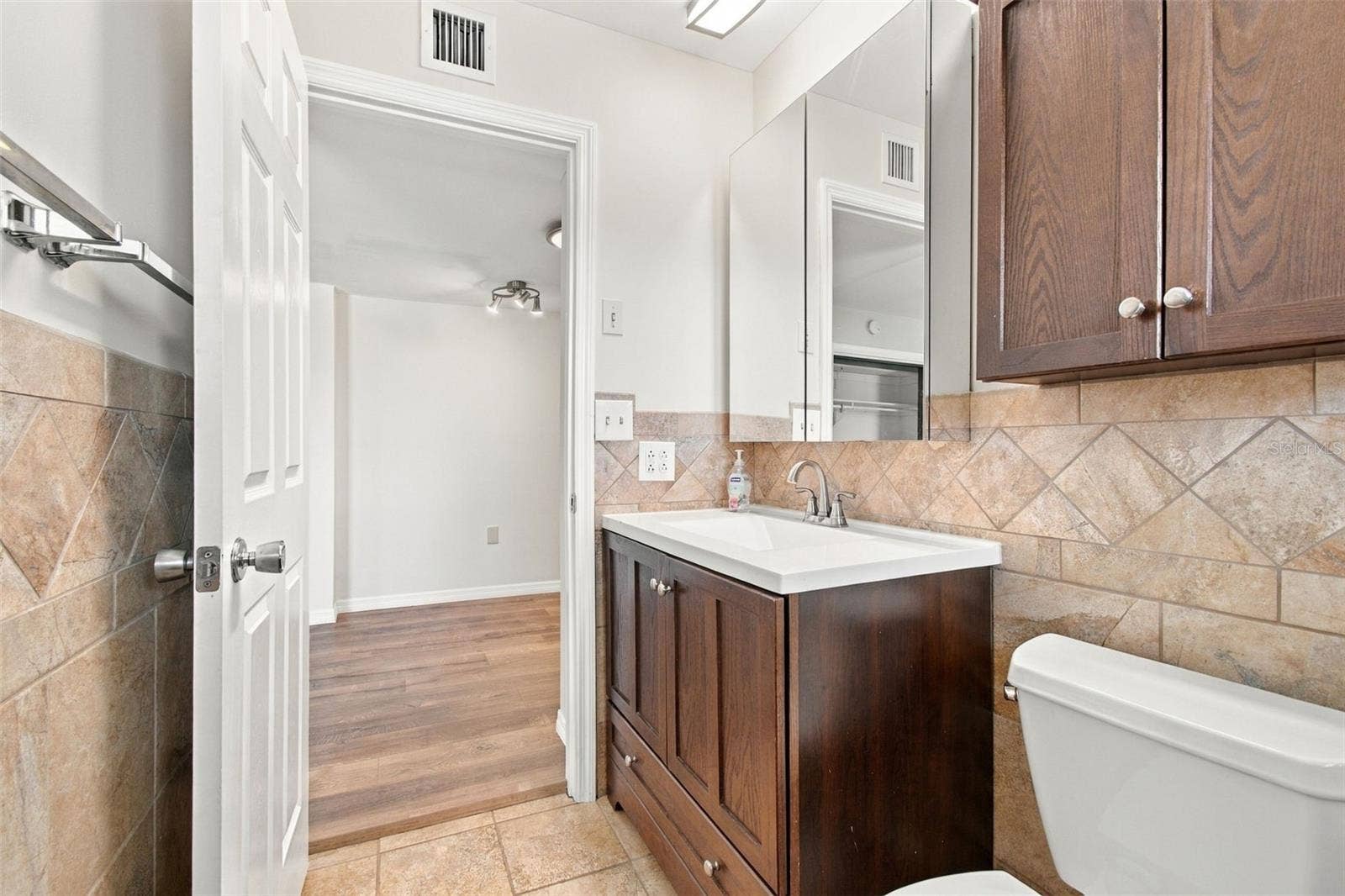 1615 BUNKER HILL DRIVE, Sun City Center, FL 33573 en-suite bath