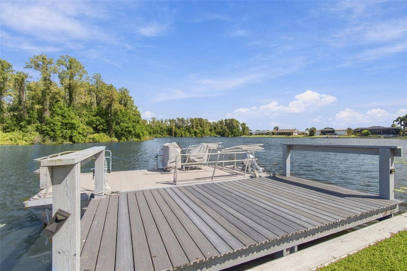1615 BUNKER HILL DRIVE, Sun City Center, FL 33573 PONTOON BOAT NEGOTIABLE