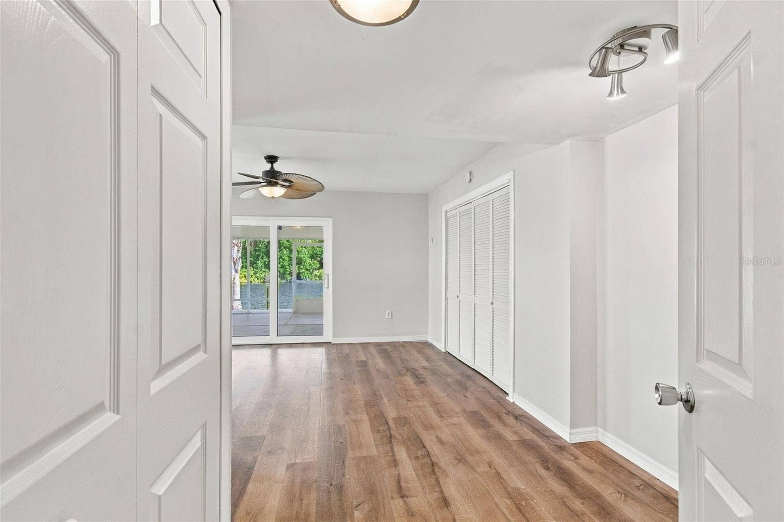 1615 BUNKER HILL DRIVE, Sun City Center, FL 33573 primary bedroom, sliders to screened porch