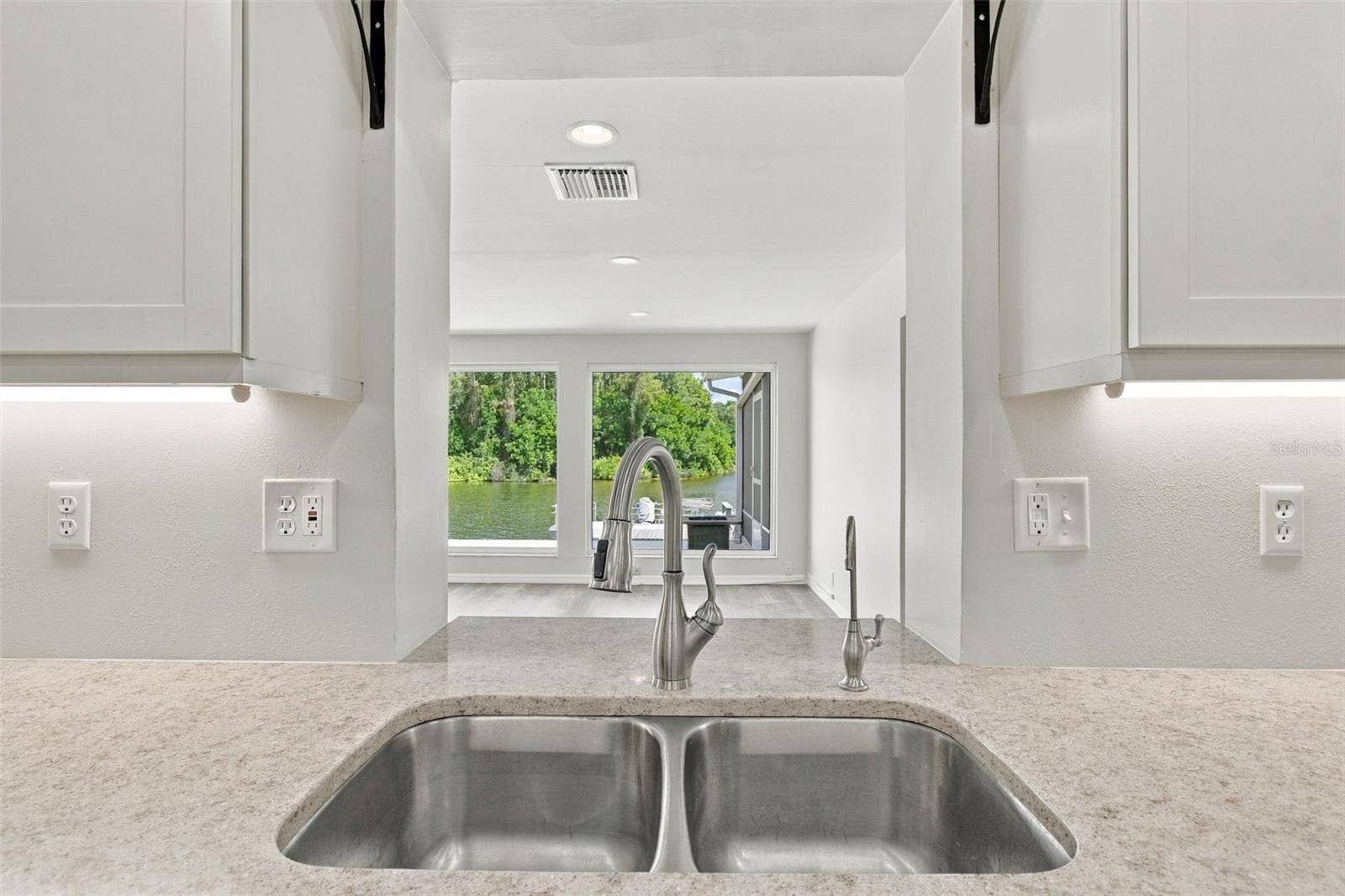 1615 BUNKER HILL DRIVE, Sun City Center, FL 33573 view from kitchen