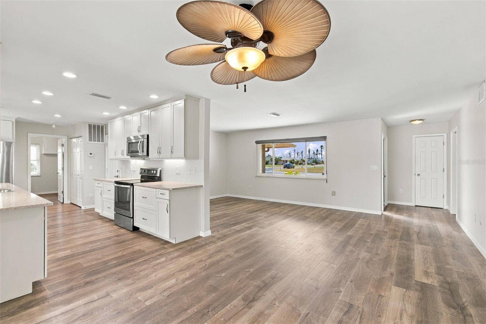 1615 BUNKER HILL DRIVE, Sun City Center, FL 33573 view looking toward front living rm/ den