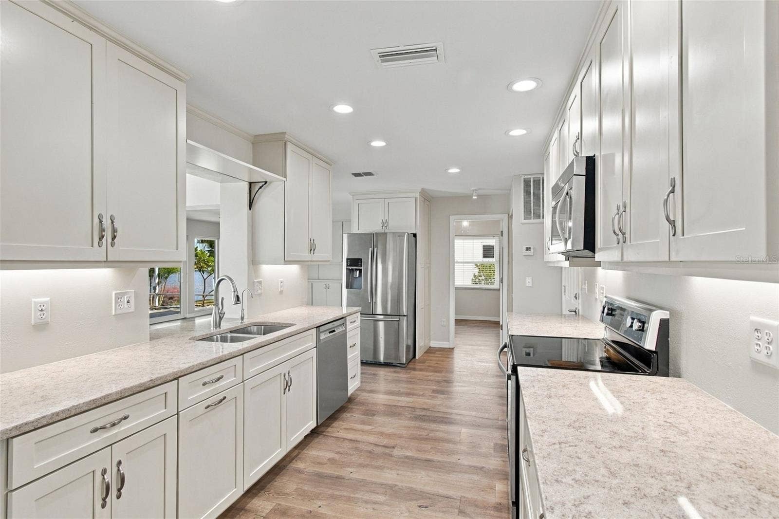 1615 BUNKER HILL DRIVE, Sun City Center, FL 33573 quartz countertops