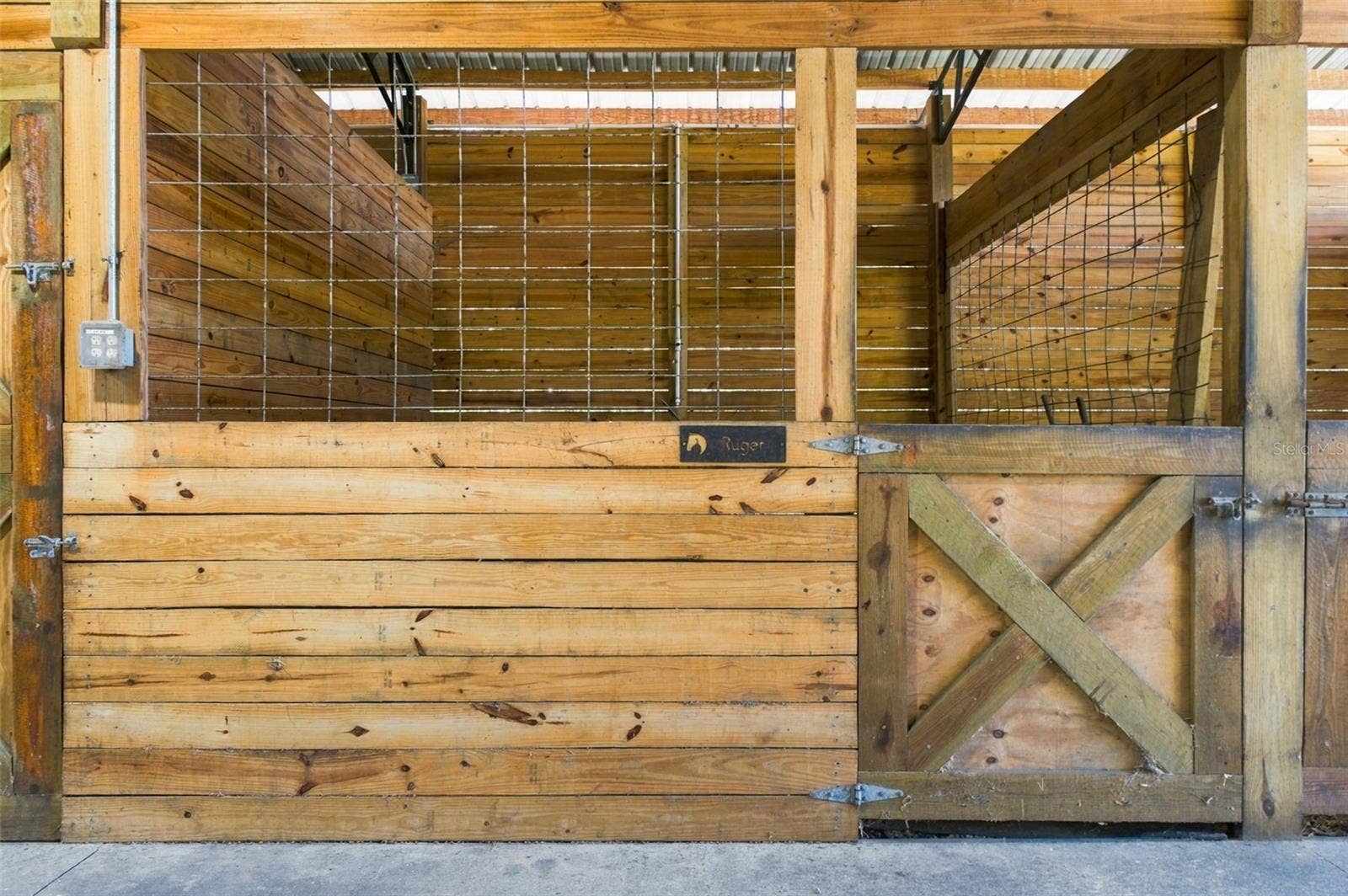 10484 GYPSY AVENUE, Weeki Wachee, FL 34613 12 X 12 STALLS