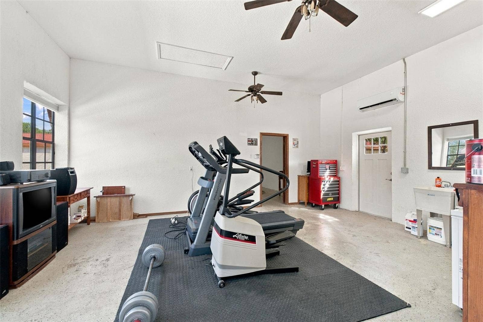 10484 GYPSY AVENUE, Weeki Wachee, FL 34613 GARAGE GYM/FLEX SPACE