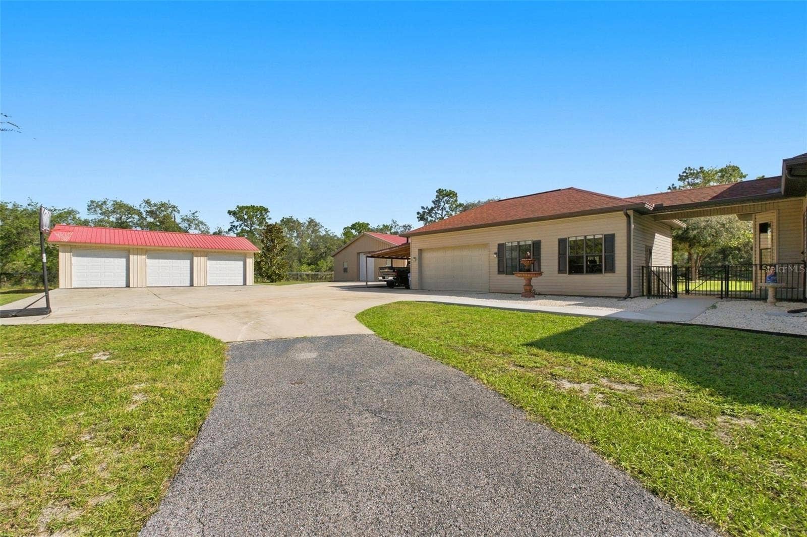 10484 GYPSY AVENUE, Weeki Wachee, FL 34613 GARAGE + 3 CAR DETACHED GARAGE