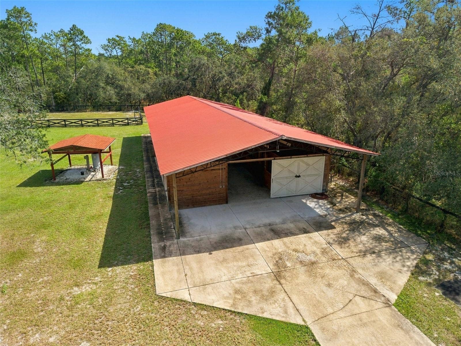 10484 GYPSY AVENUE, Weeki Wachee, FL 34613 9 STALL HORSE BARN