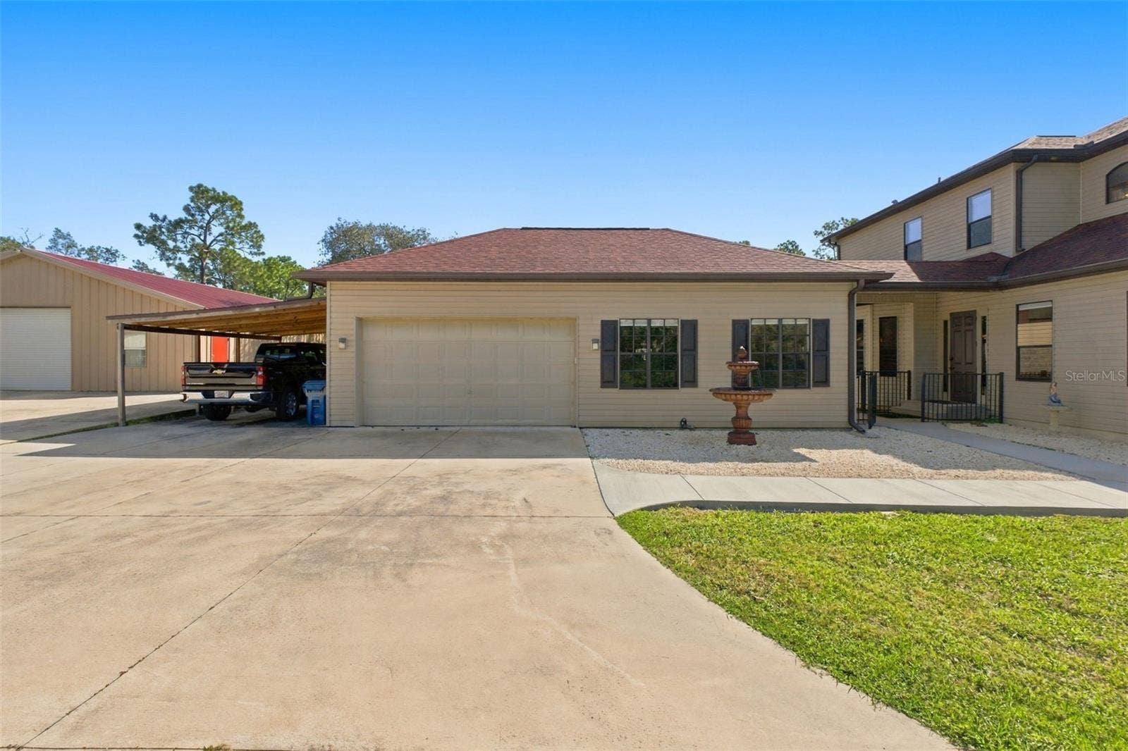 10484 GYPSY AVENUE, Weeki Wachee, FL 34613 GARAGE + GYM/FLEX SPACE