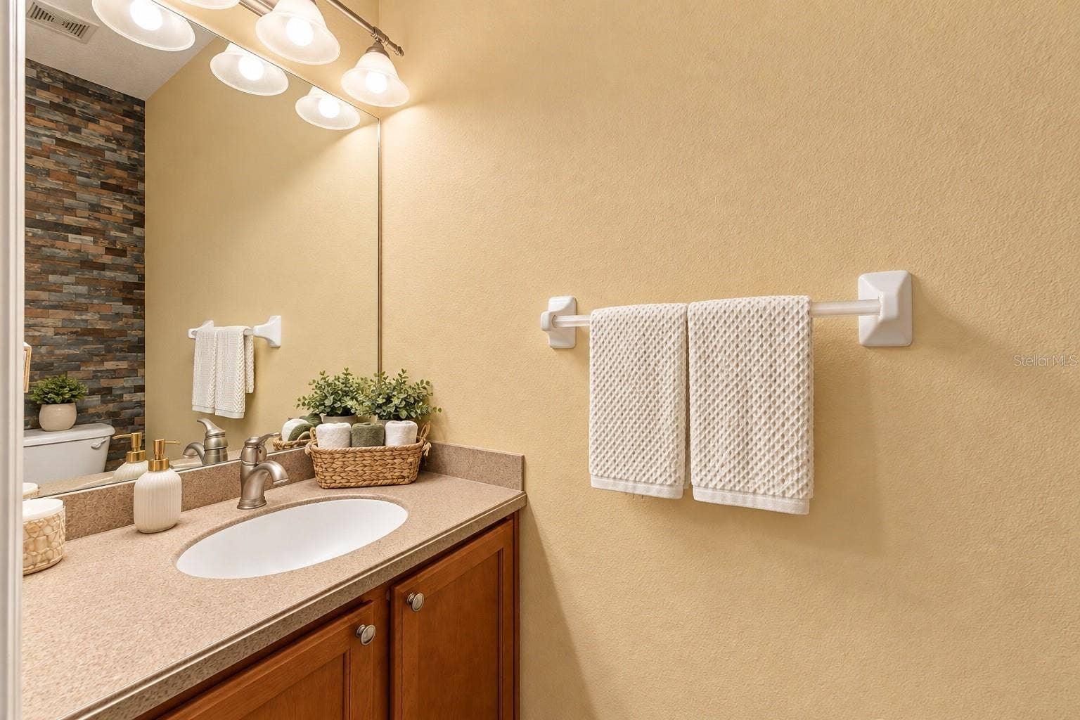 1486 ALAMEDA DRIVE, Spring Hill, FL 34609 Guest bathroom #2