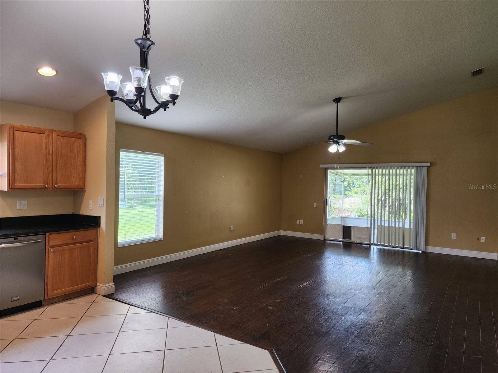 30702 IVERSON DRIVE, Wesley Chapel, FL 33543 Living room