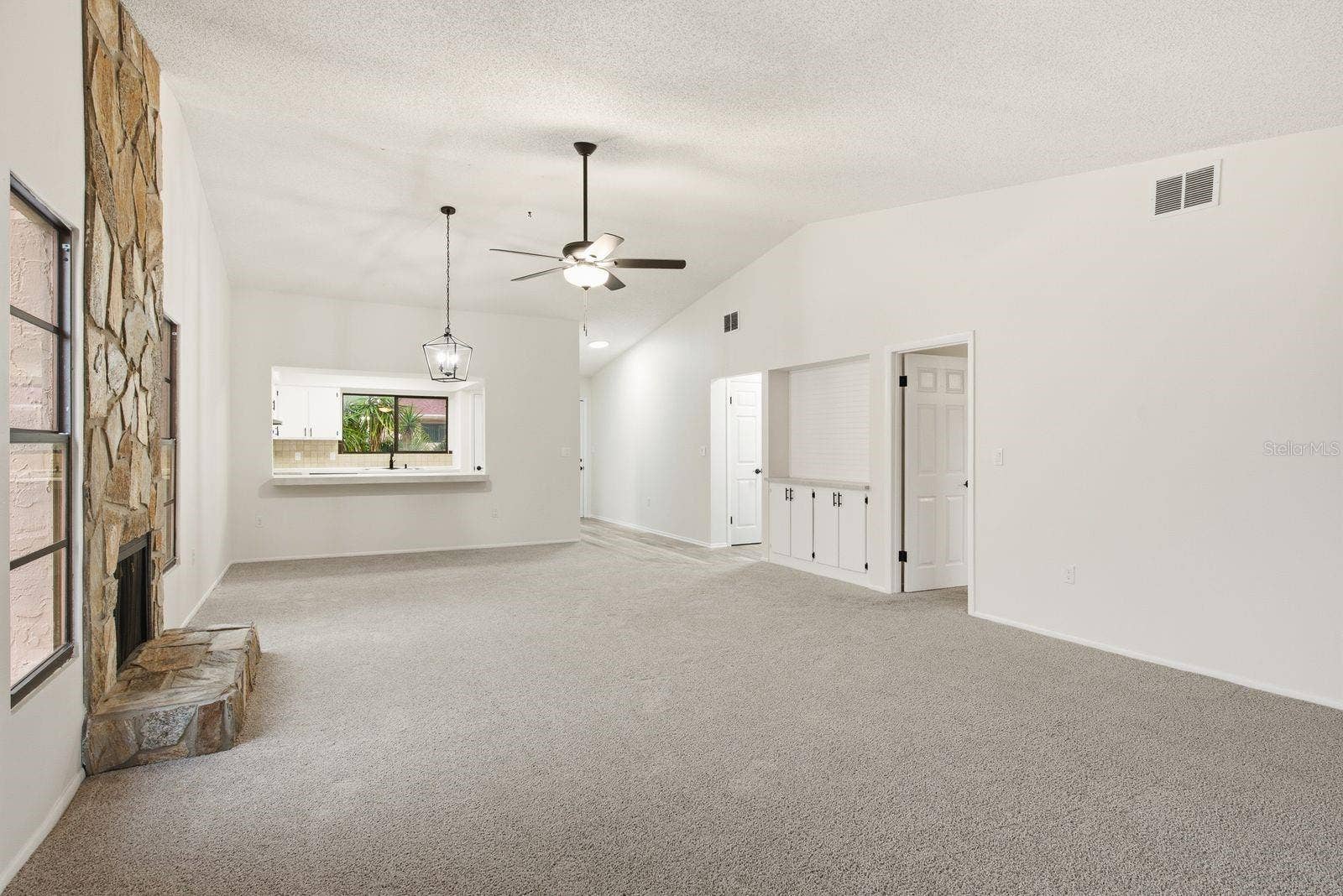 9960 EAGLES POINT CIRCLE, #4, Port Richey, FL 34668
