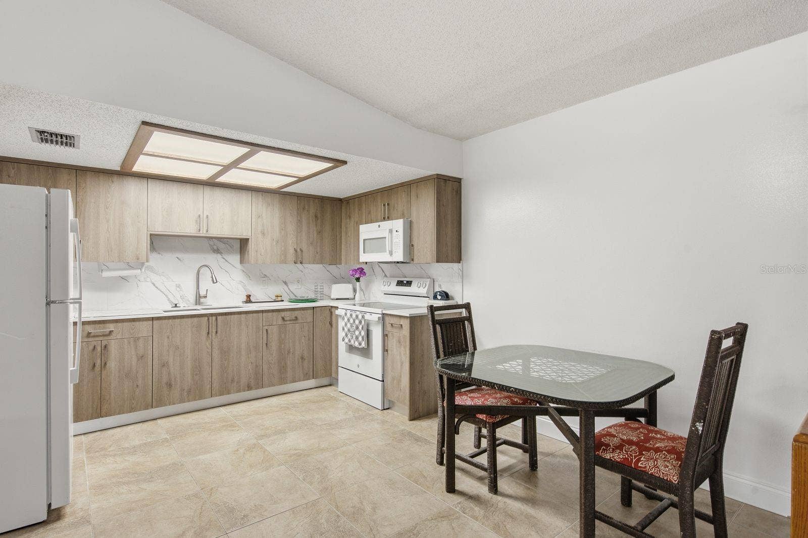 9960 EAGLES POINT CIRCLE, #4, Port Richey, FL 34668