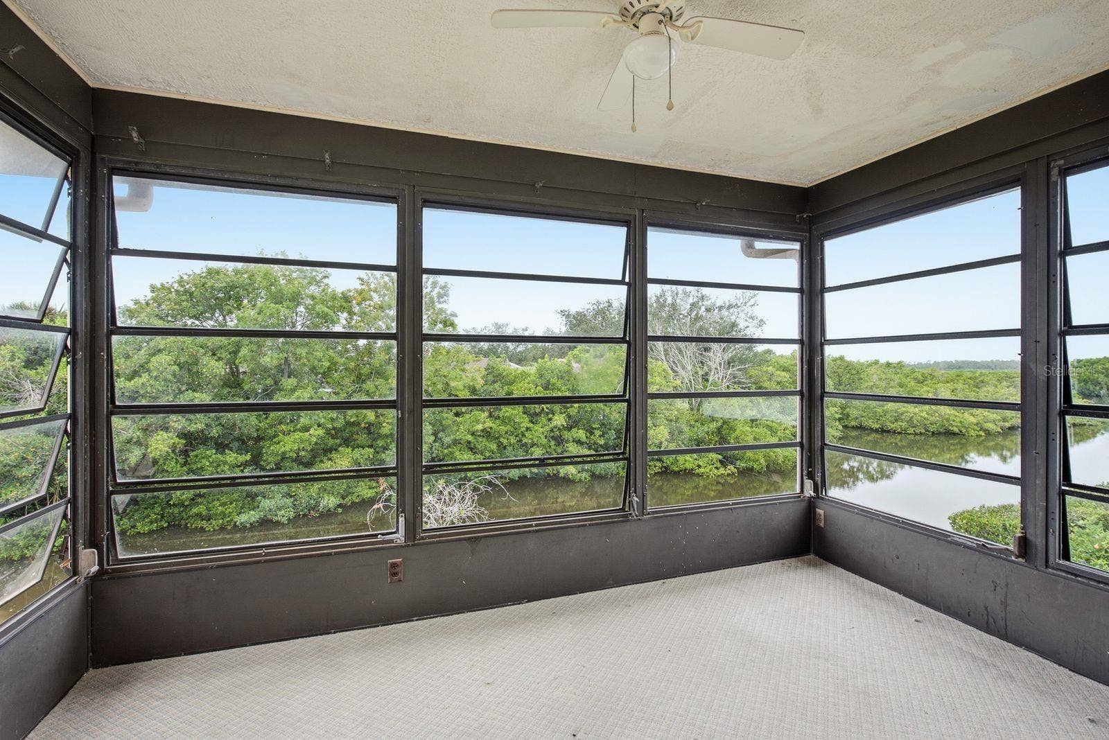 9960 EAGLES POINT CIRCLE, #4, Port Richey, FL 34668