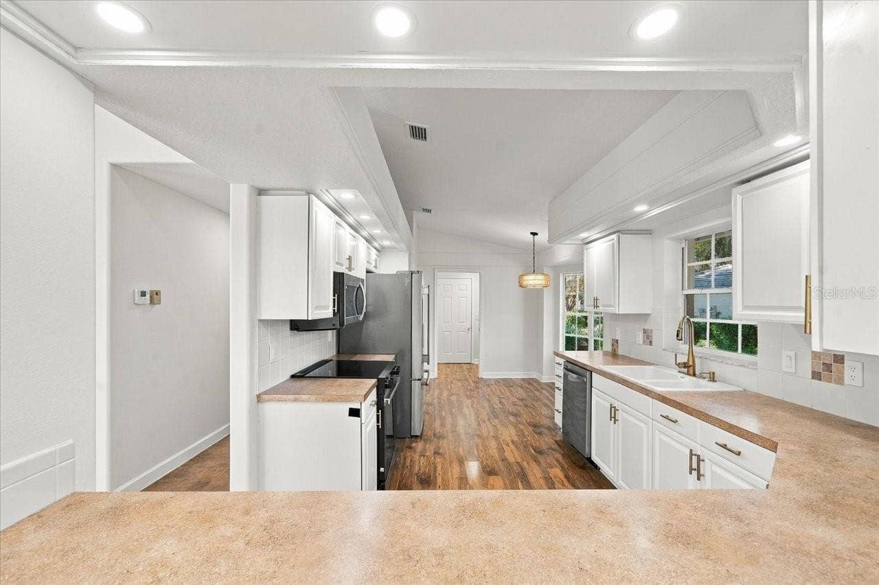 9033 PENELOPE DRIVE, Weeki Wachee, FL 34613 9033 PENELOPE DRIVE, Weeki Wachee, FL 34613