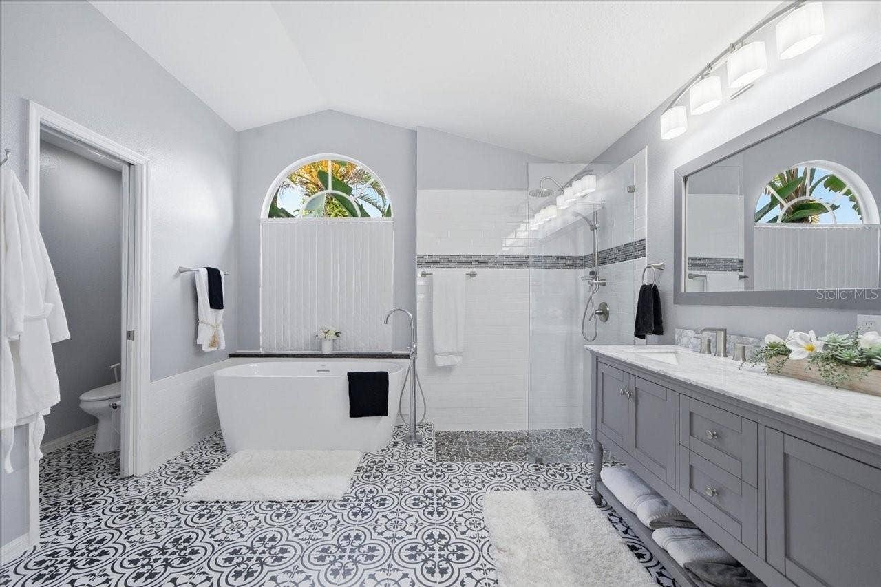18009 PALM BREEZE DRIVE, Tampa, FL 33647 Primary En-suite