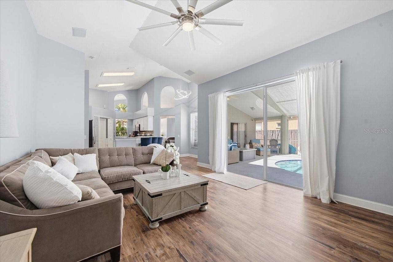18009 PALM BREEZE DRIVE, Tampa, FL 33647 18009 PALM BREEZE DRIVE, Tampa, FL 33647