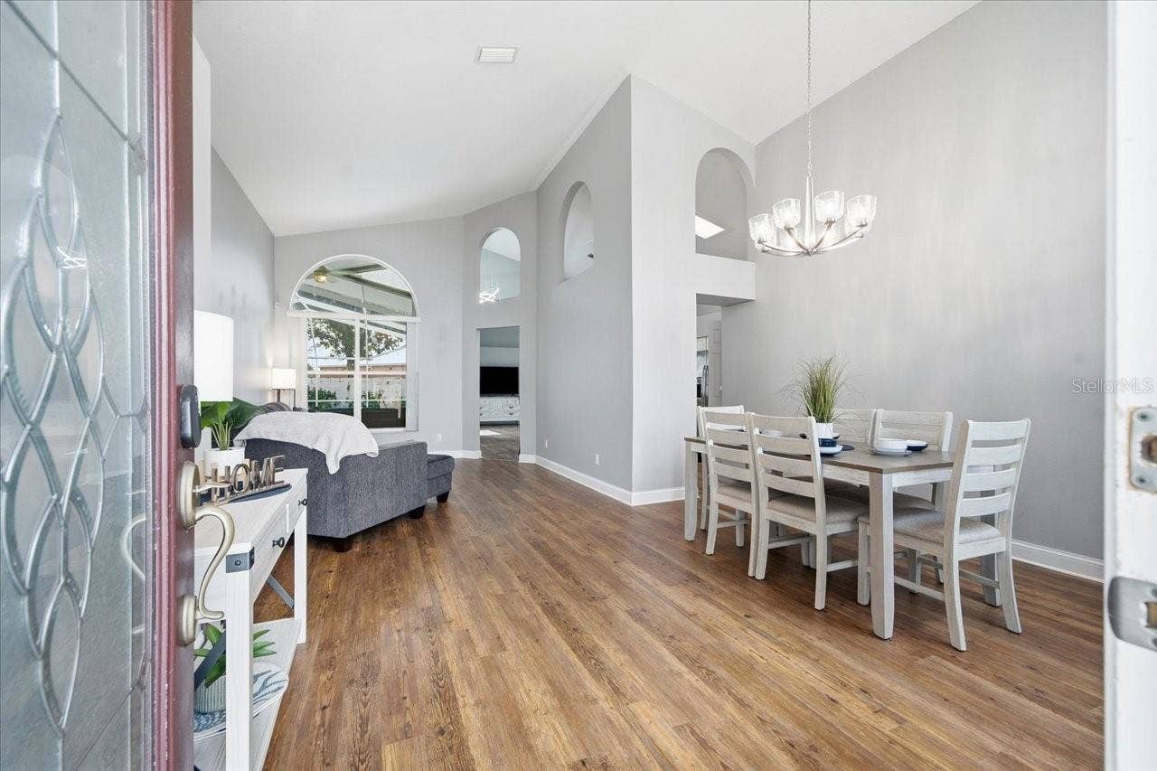18009 PALM BREEZE DRIVE, Tampa, FL 33647 Entry