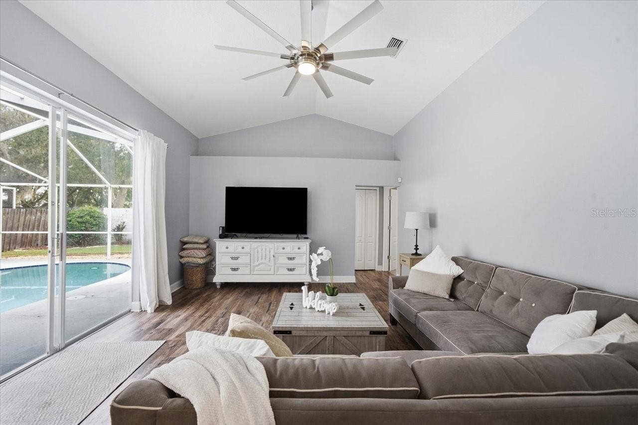 18009 PALM BREEZE DRIVE, Tampa, FL 33647 18009 PALM BREEZE DRIVE, Tampa, FL 33647