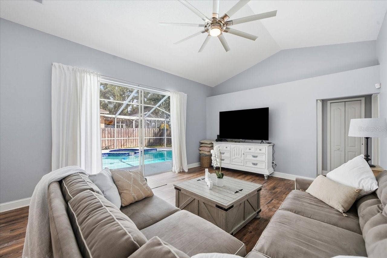 18009 PALM BREEZE DRIVE, Tampa, FL 33647 18009 PALM BREEZE DRIVE, Tampa, FL 33647