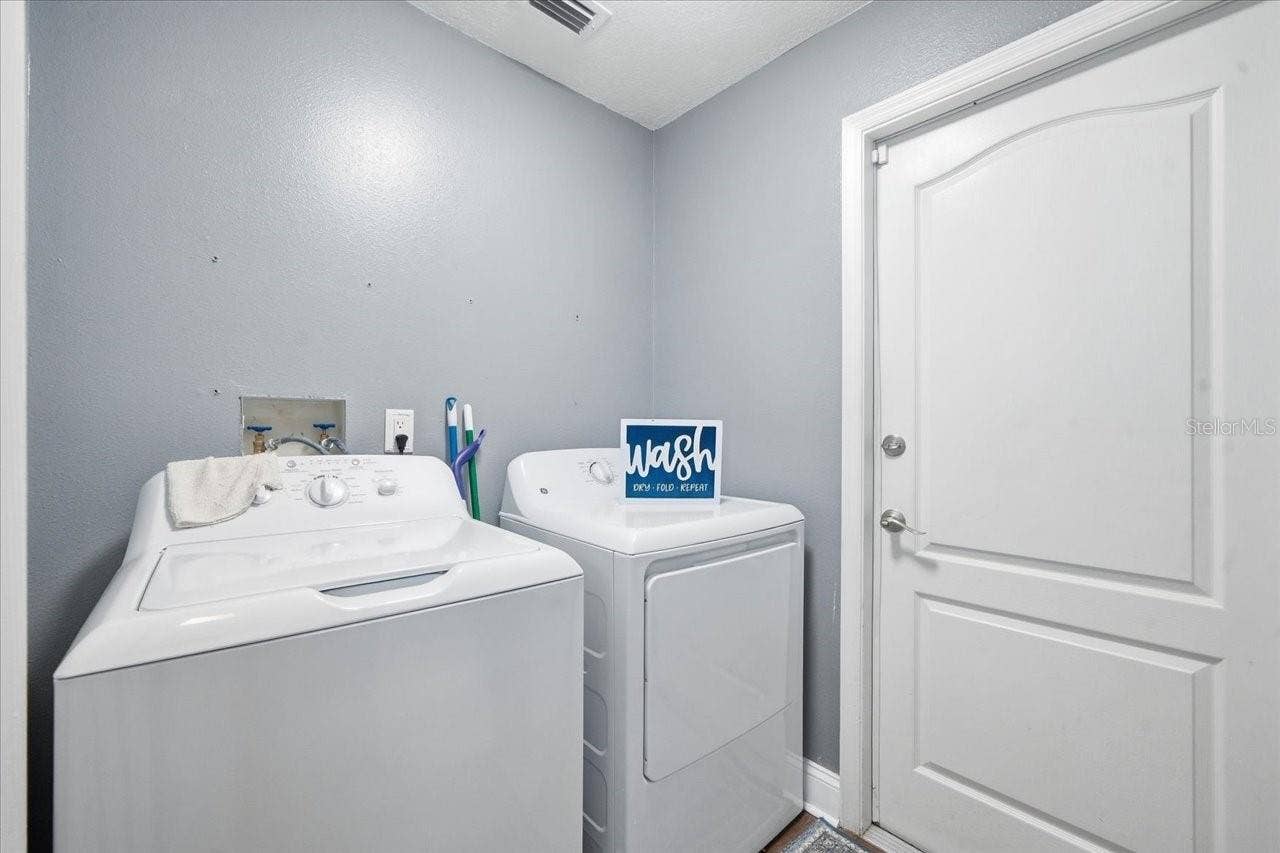 18009 PALM BREEZE DRIVE, Tampa, FL 33647 18009 PALM BREEZE DRIVE, Tampa, FL 33647