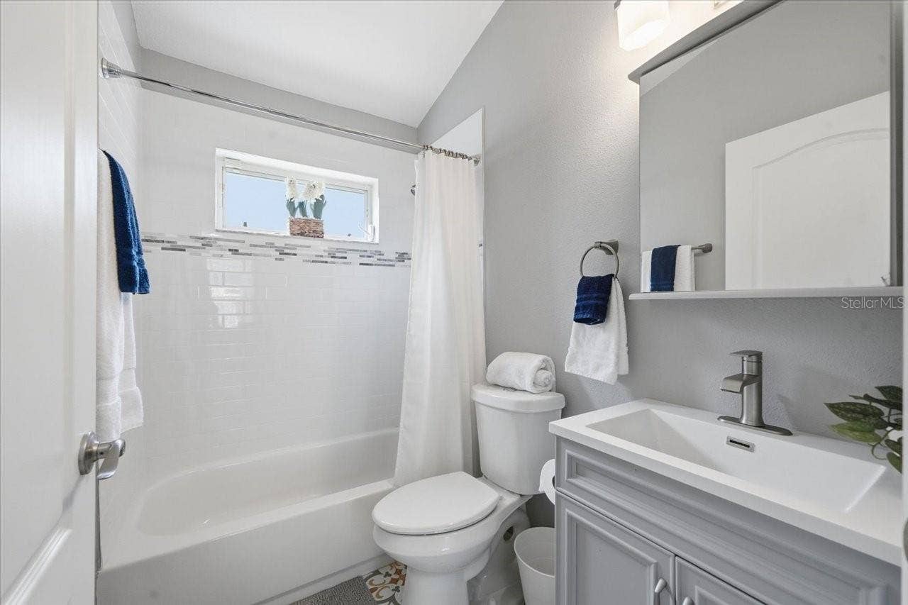 18009 PALM BREEZE DRIVE, Tampa, FL 33647 18009 PALM BREEZE DRIVE, Tampa, FL 33647