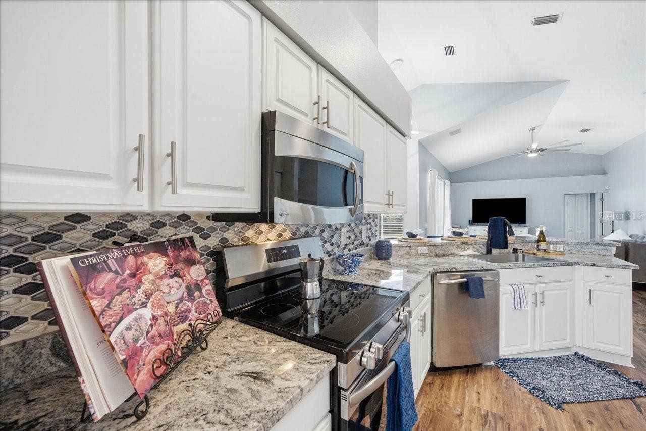 18009 PALM BREEZE DRIVE, Tampa, FL 33647 18009 PALM BREEZE DRIVE, Tampa, FL 33647