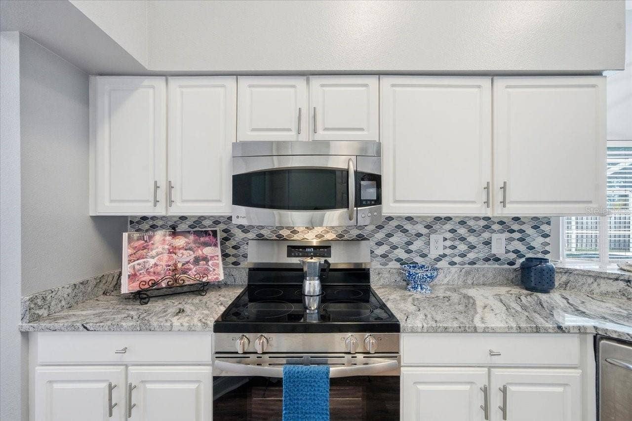 18009 PALM BREEZE DRIVE, Tampa, FL 33647 18009 PALM BREEZE DRIVE, Tampa, FL 33647