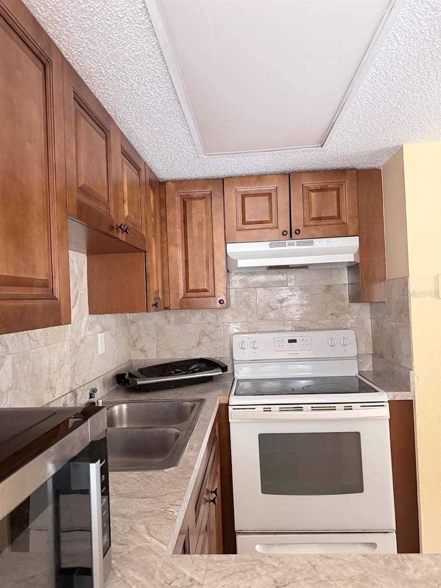 8027 PINEHURST DRIVE, Spring Hill, FL 34606 8027 PINEHURST DRIVE, Spring Hill, FL 34606
