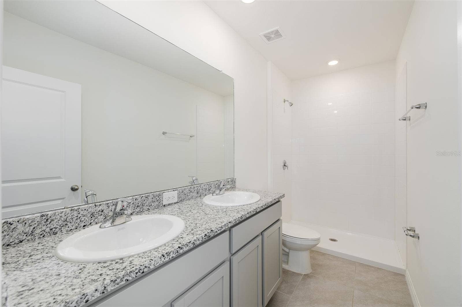 11166 CRESCENT DEER DRIVE, Land O Lakes, FL 34638 Primary Bath with Double Sink & Granite Countertop