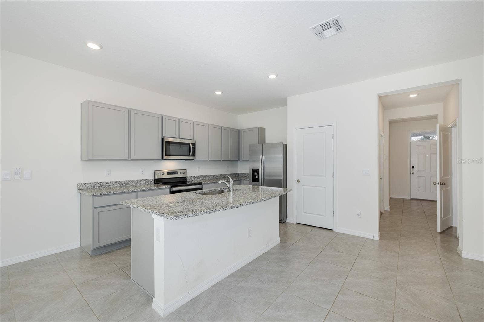 11166 CRESCENT DEER DRIVE, Land O Lakes, FL 34638 Large Kitchen with Walk In Pantry and Stainless Steel Appliances