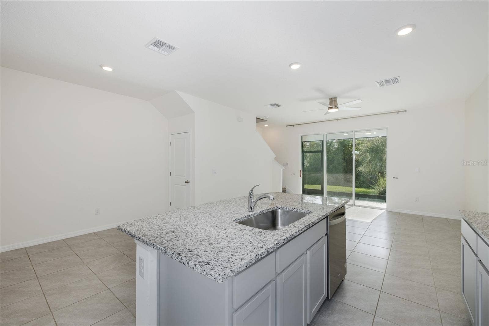 11166 CRESCENT DEER DRIVE, Land O Lakes, FL 34638 Watch your favorite show while you're cooking