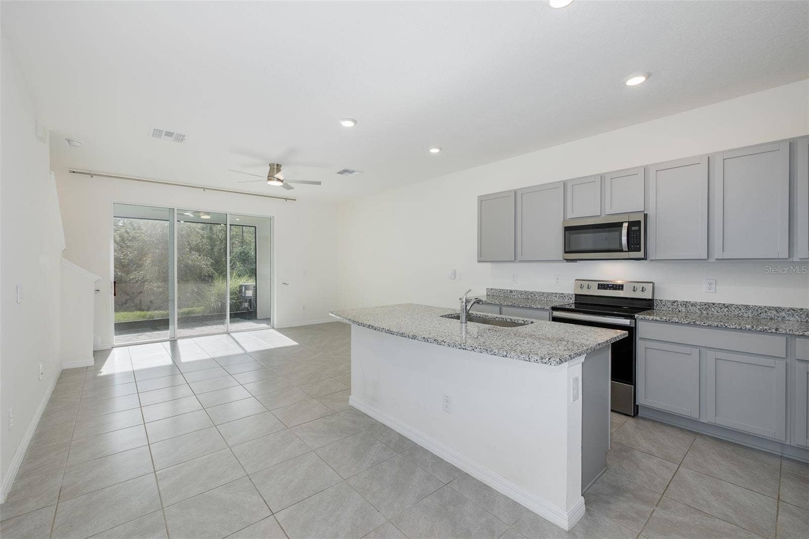 11166 CRESCENT DEER DRIVE, Land O Lakes, FL 34638 Living Room/Kitchen Combo