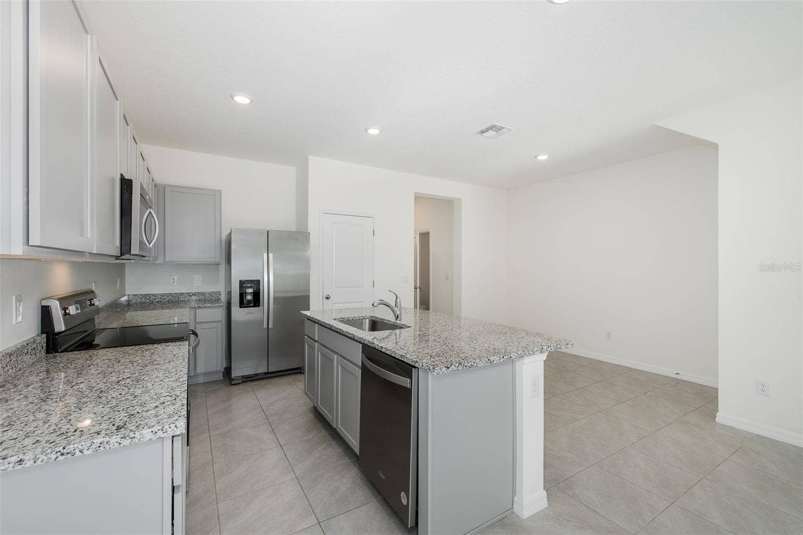 11166 CRESCENT DEER DRIVE, Land O Lakes, FL 34638 Gorgeous Kitchen with Generous Prep Space...Perfect for Entertaining