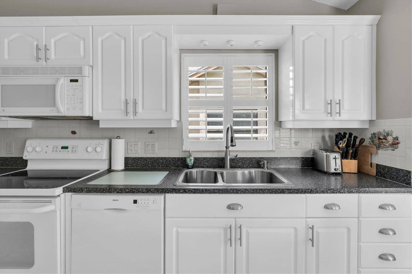 9126 BASSETT LANE, New Port Richey, FL 34655 9126 BASSETT LANE, New Port Richey, FL 34655