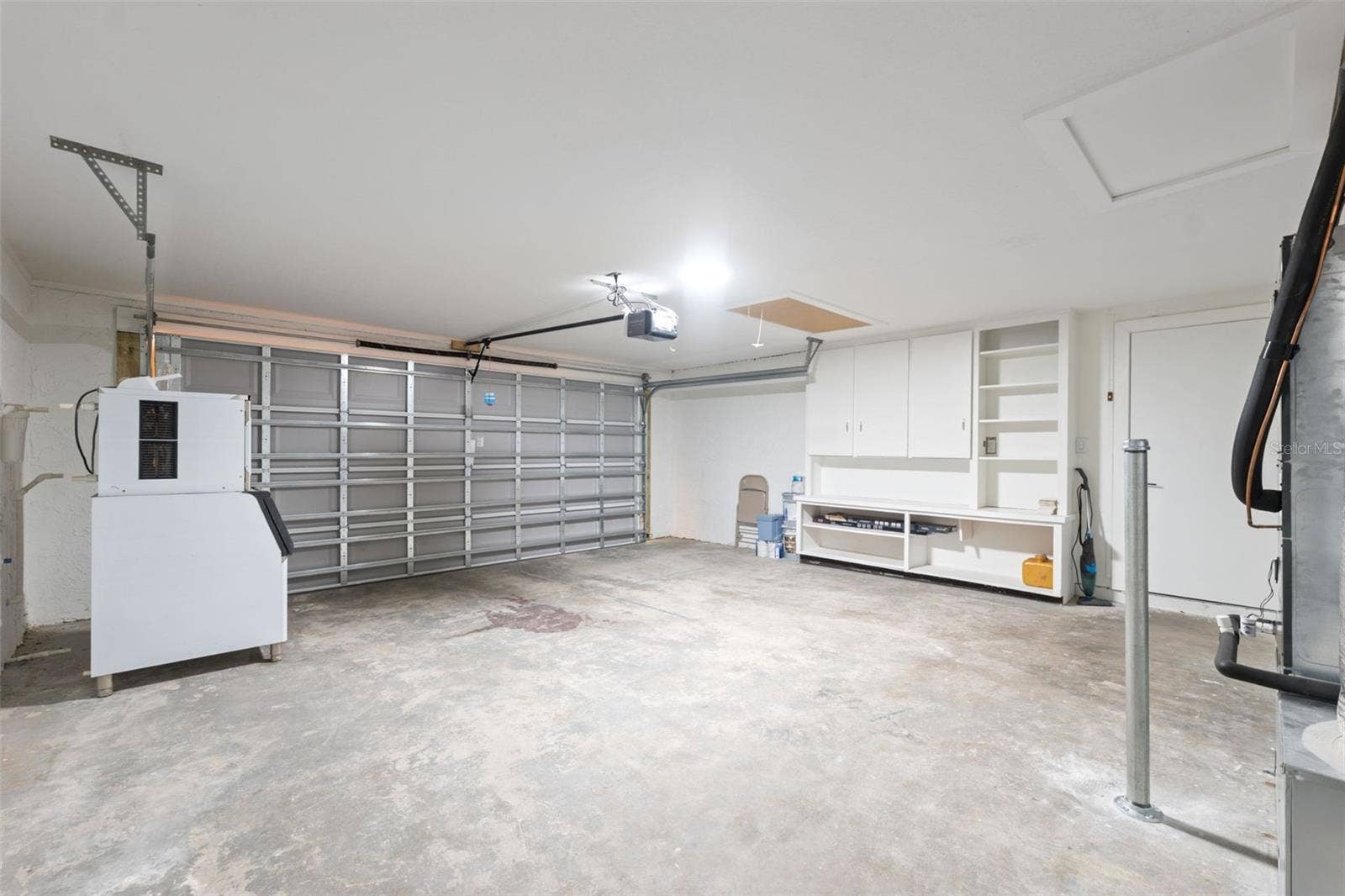 8103 GULF WAY, Hudson, FL 34667 GARAGE