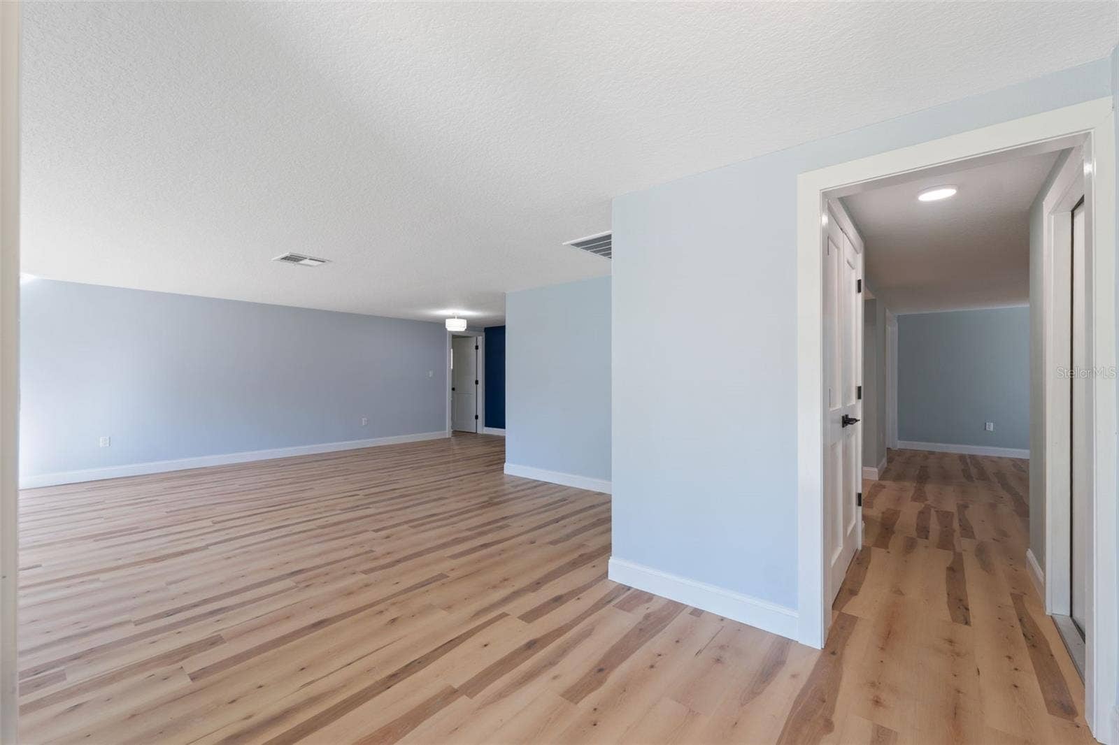 8103 GULF WAY, Hudson, FL 34667 ENTRYWAY /LIVING ROOM