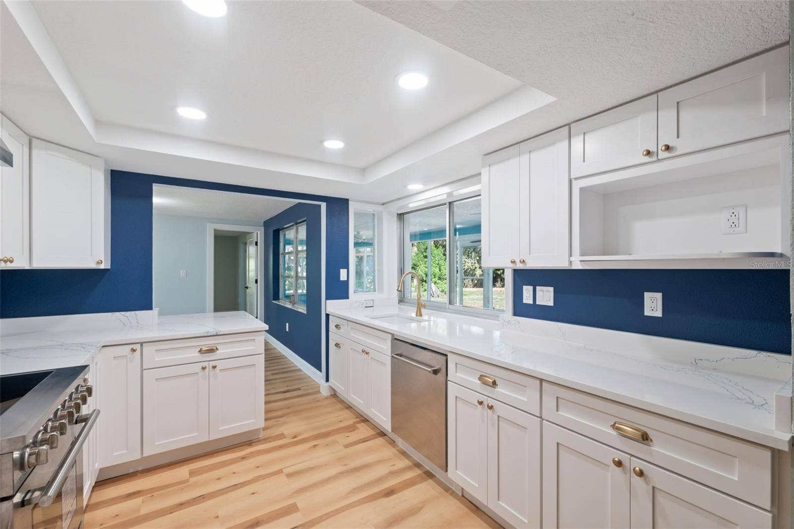 8103 GULF WAY, Hudson, FL 34667 KITCHEN
