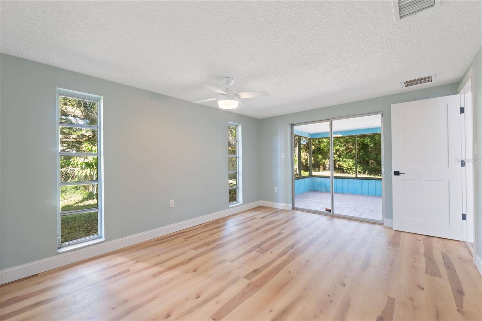 8103 GULF WAY, Hudson, FL 34667 MASTER SUITE