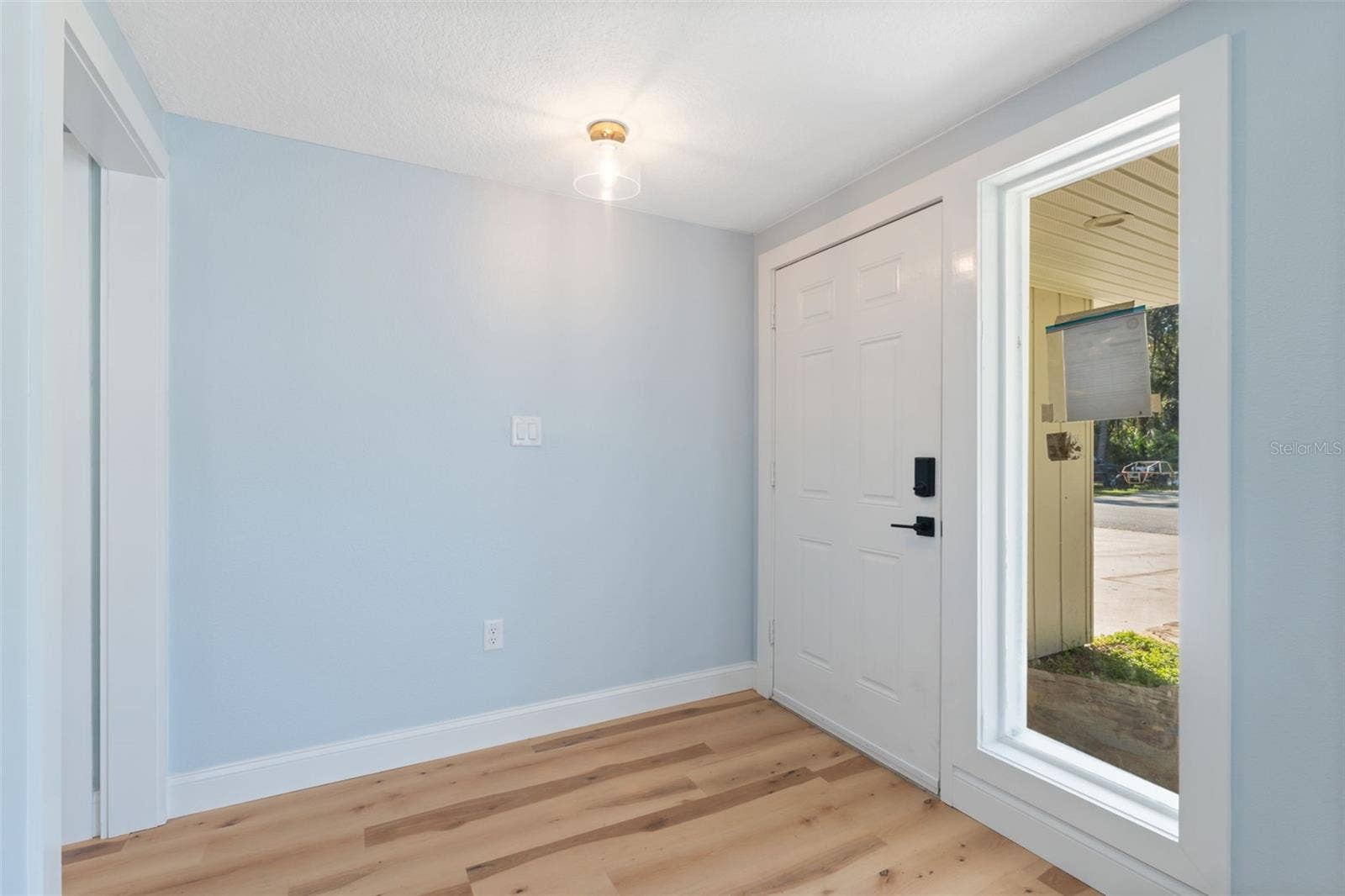8103 GULF WAY, Hudson, FL 34667 ENTRYWAY