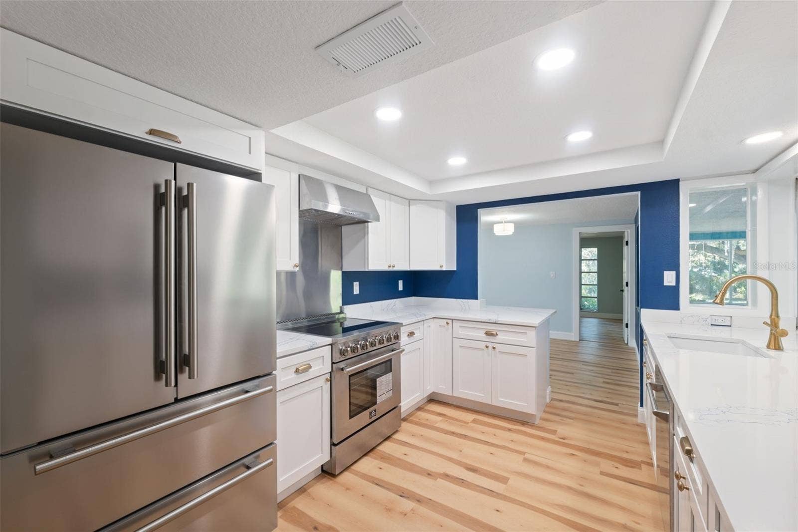 8103 GULF WAY, Hudson, FL 34667 KITCHEN