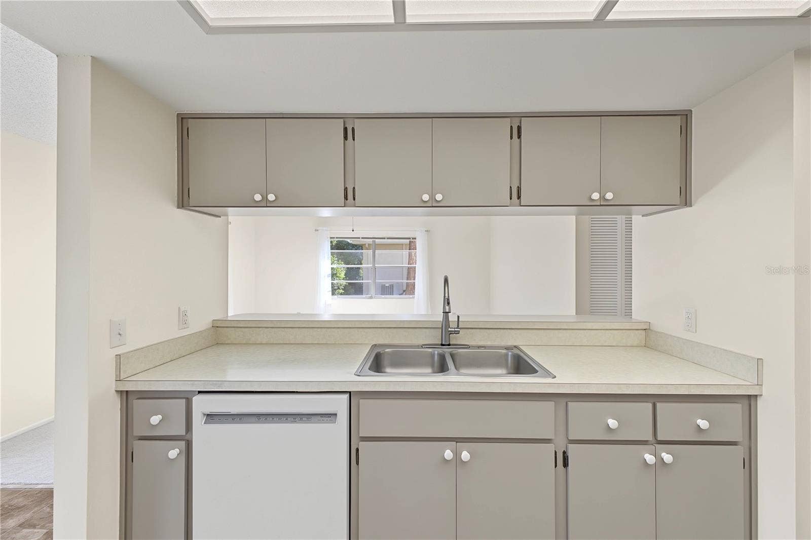 7103 CROWN OAKS DRIVE, Spring Hill, FL 34606 7103 CROWN OAKS DRIVE, Spring Hill, FL 34606